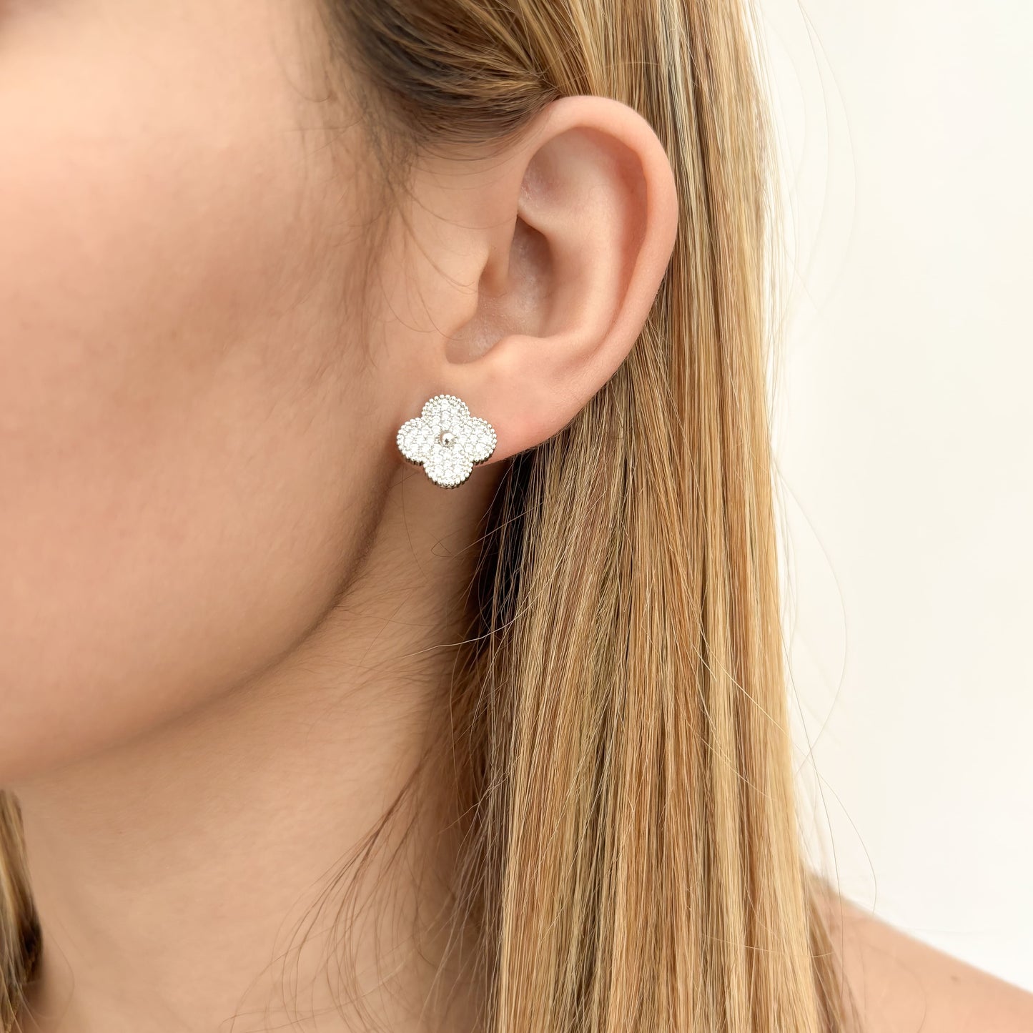 Topos Trebol Plateado Microcircon