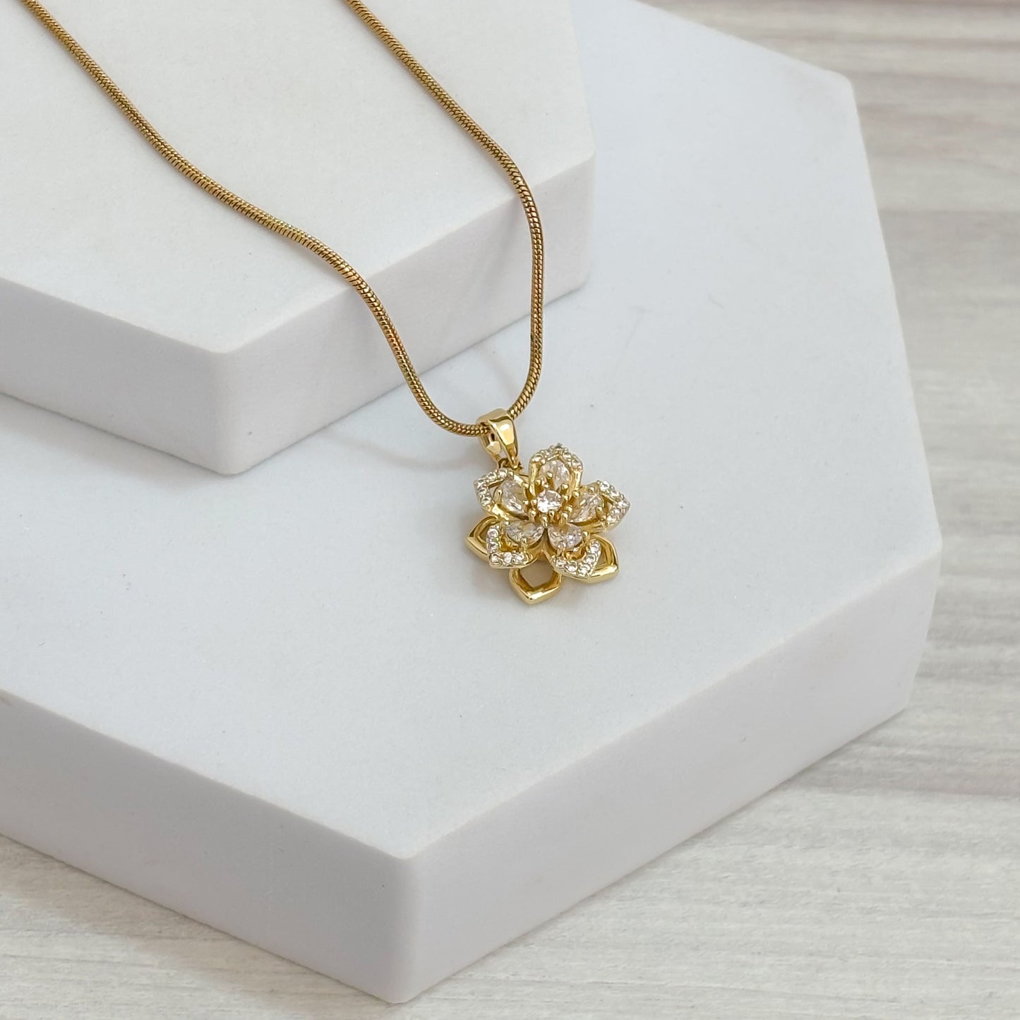 Cadena Flor 5 Hojas Cristal Antiestres