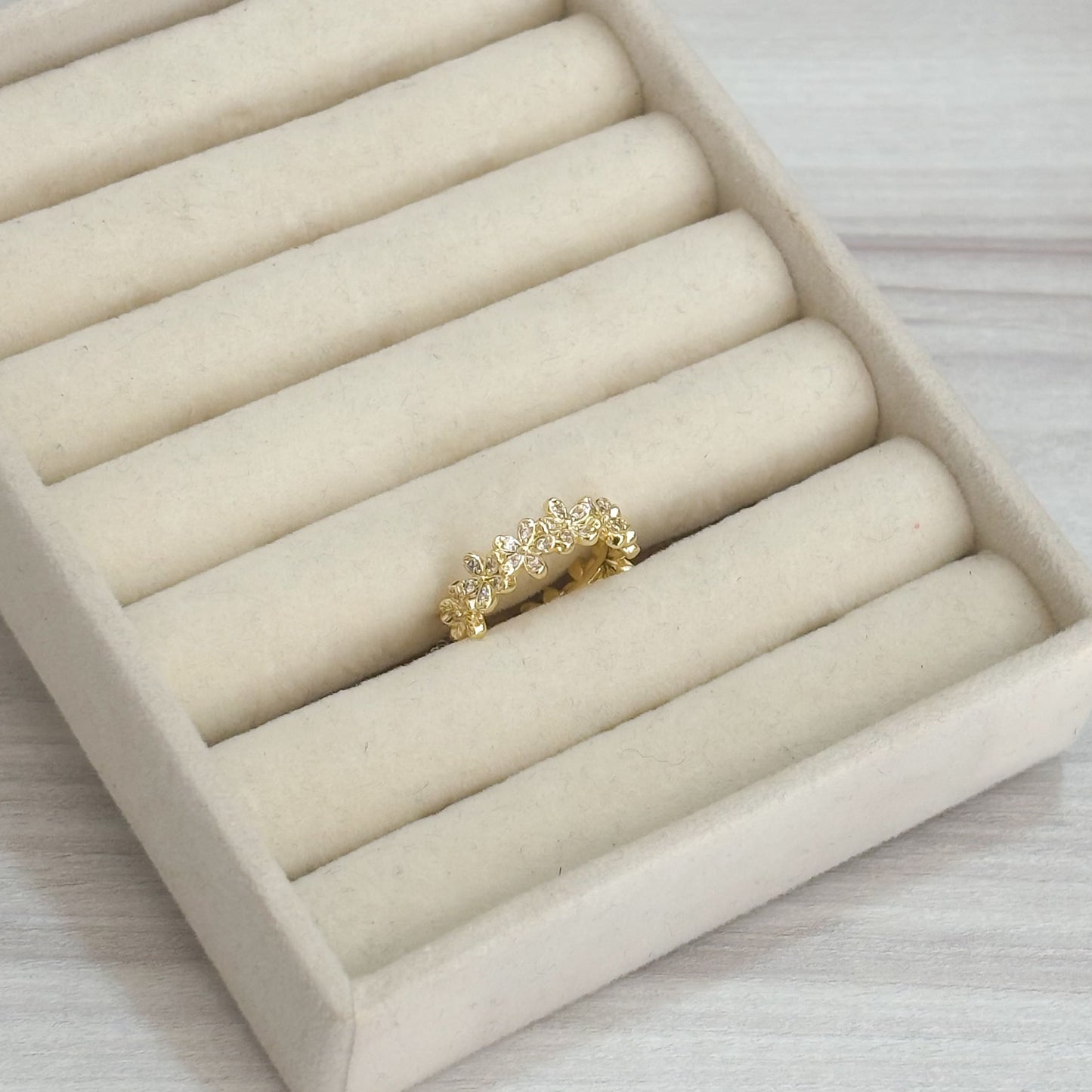 Anillo Flor Continua Circones