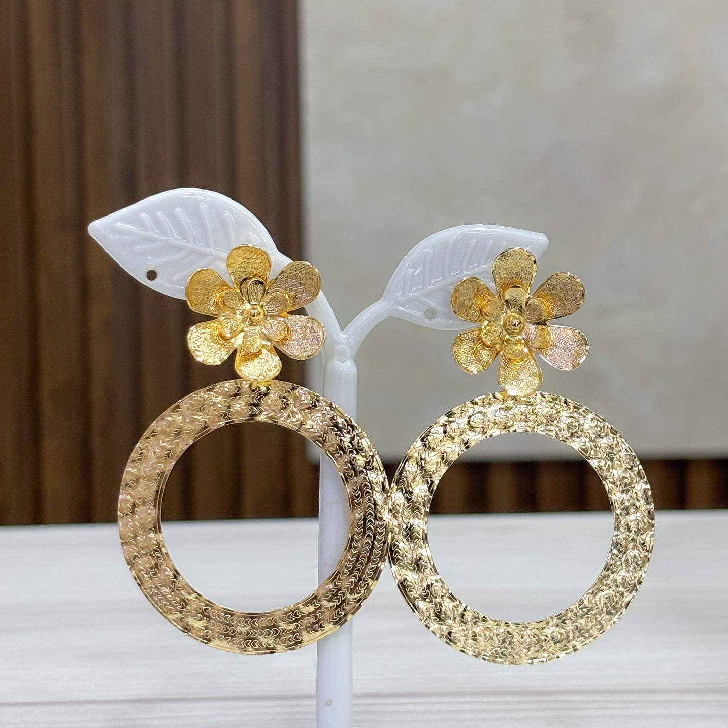 Topos Circulo Colgante Con Flor Bronce