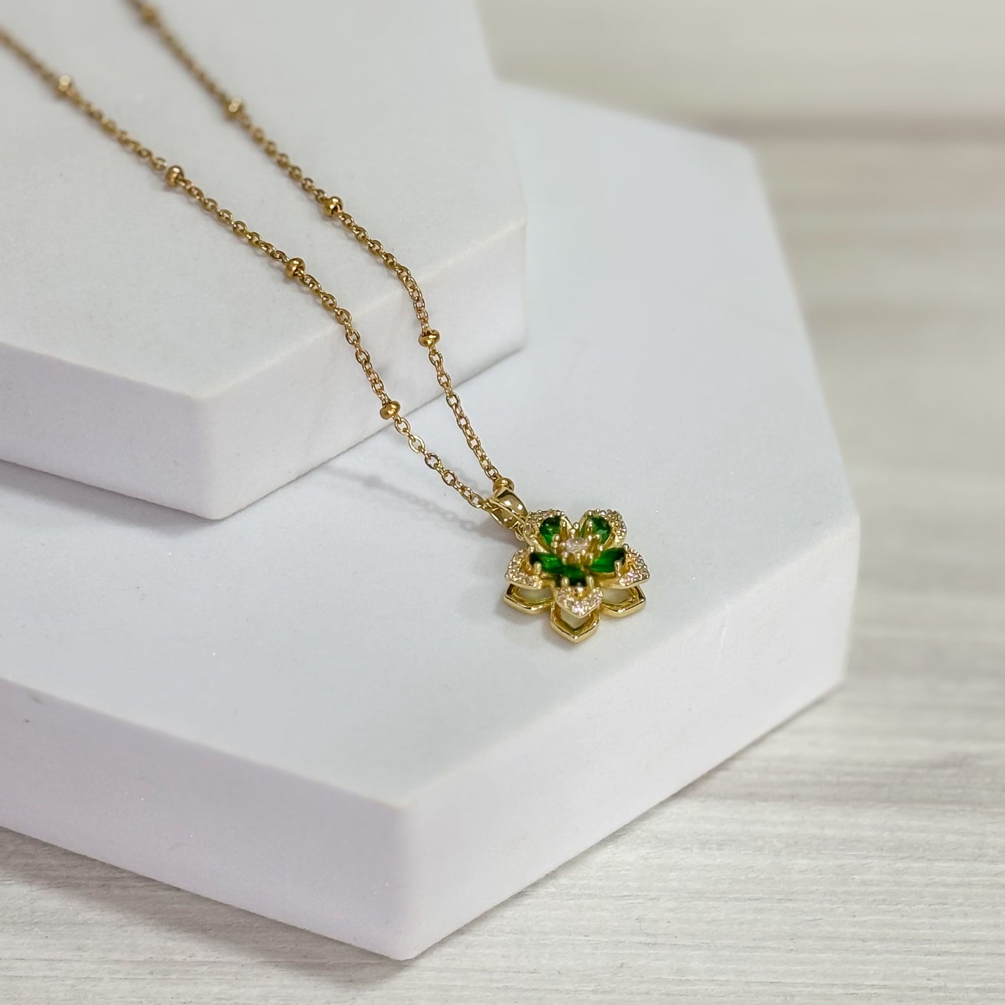 Cadena Flor Esmeralda Antiestres